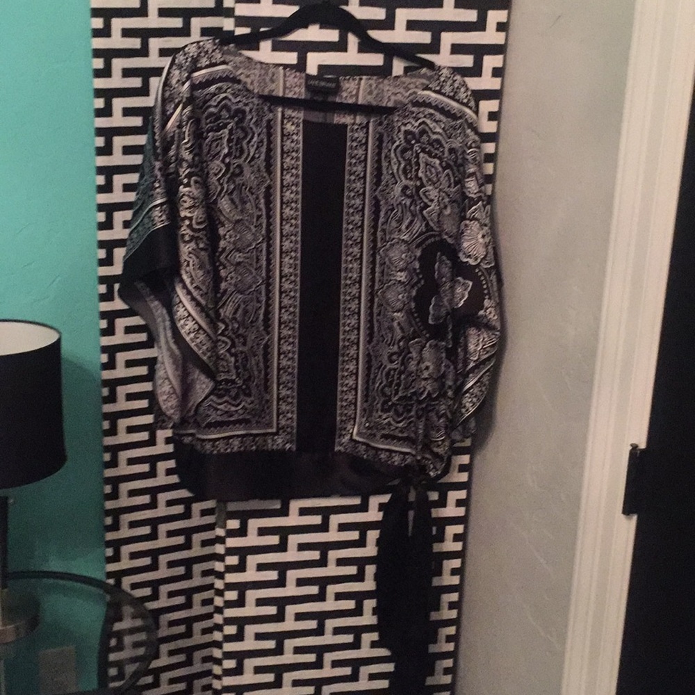 ‼️MUST HAVE‼️ Gorgeous, scarf blouse!!!!